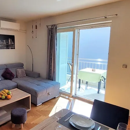 Exquisite With Balcony Appartamento